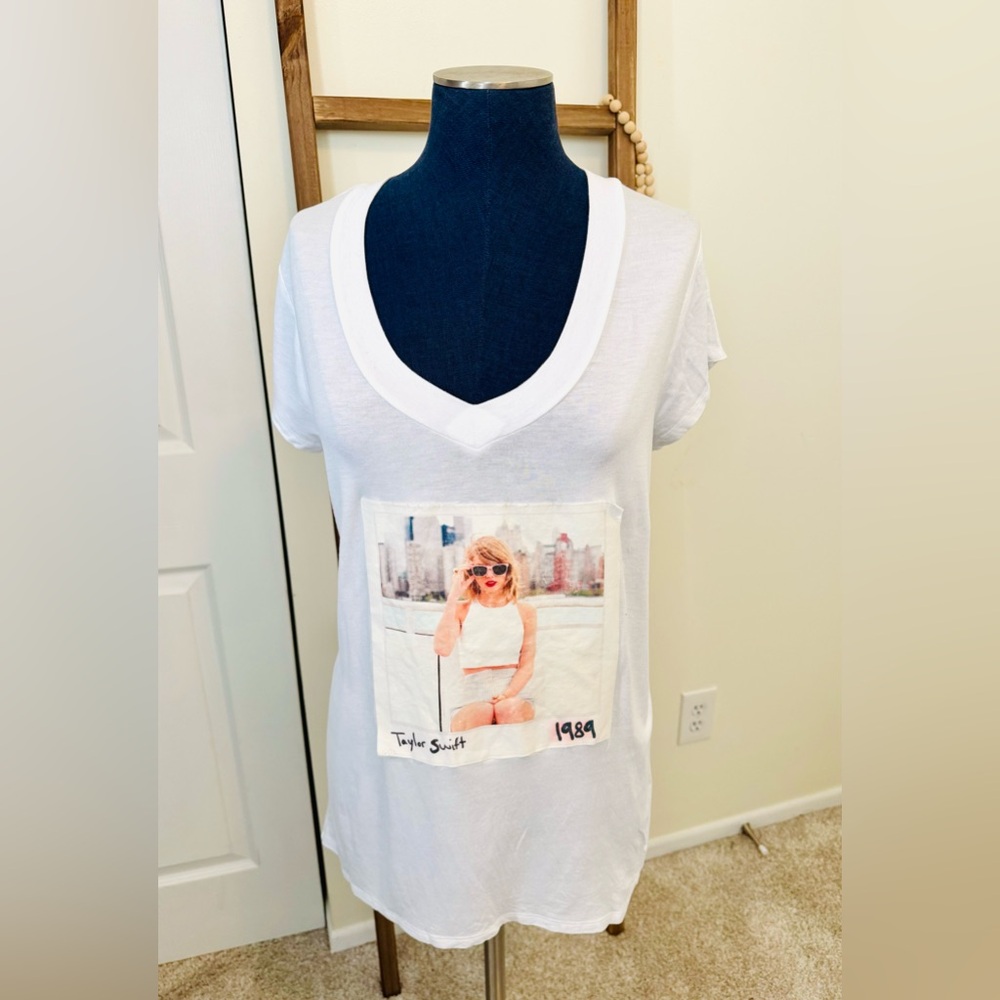 Taylor Swift Iron On Graphic Tee Shirt Size Large